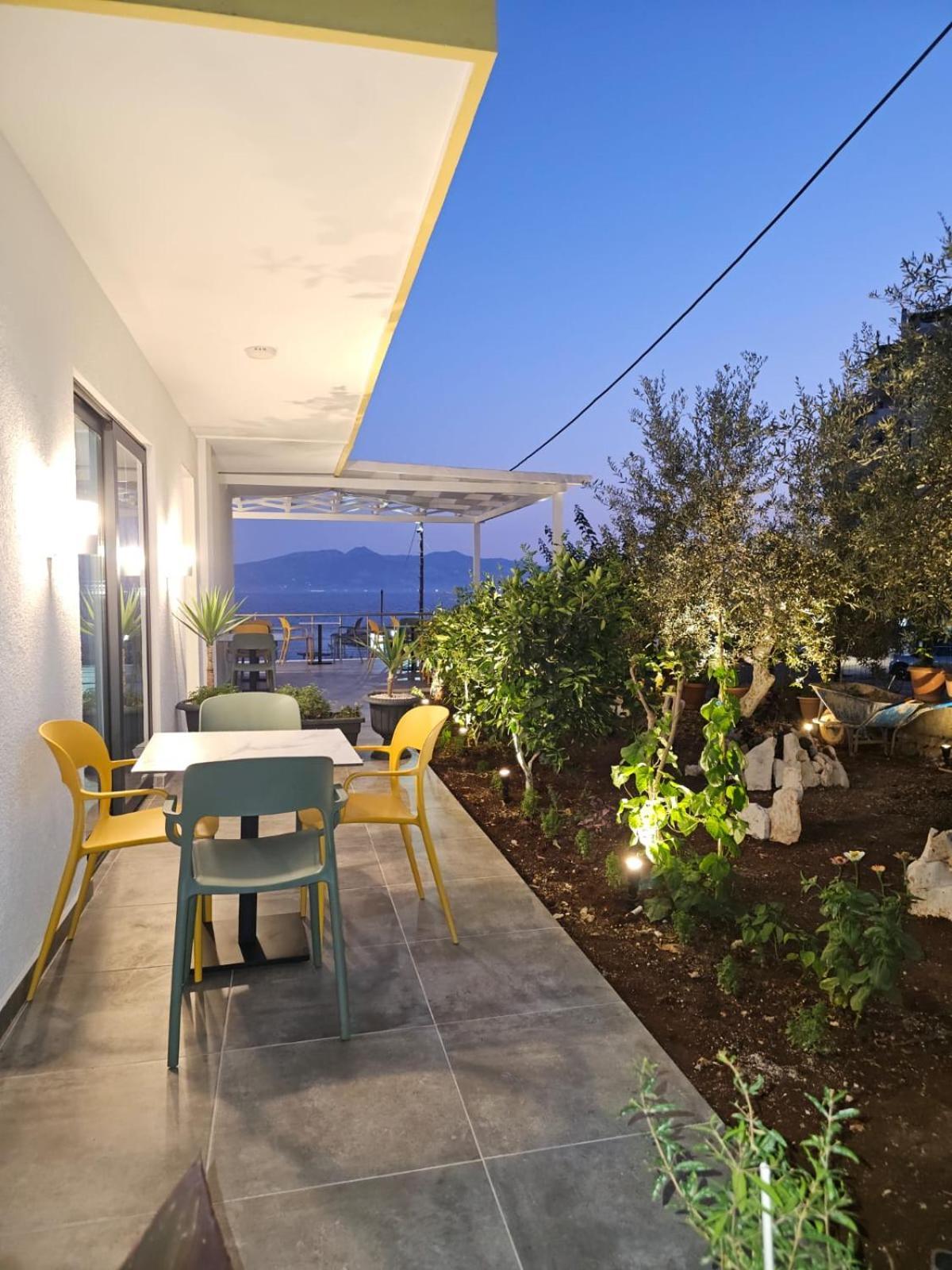 Ardit Seaside Rooms Sarande Exterior photo